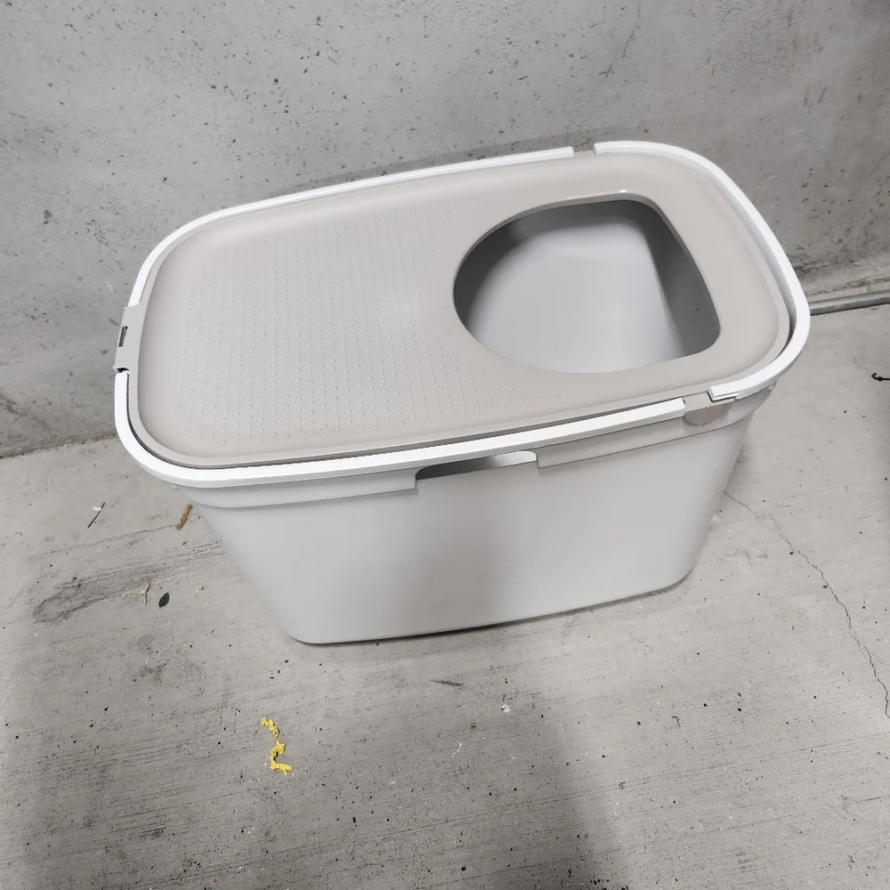 White and Gray Pet Litter Box